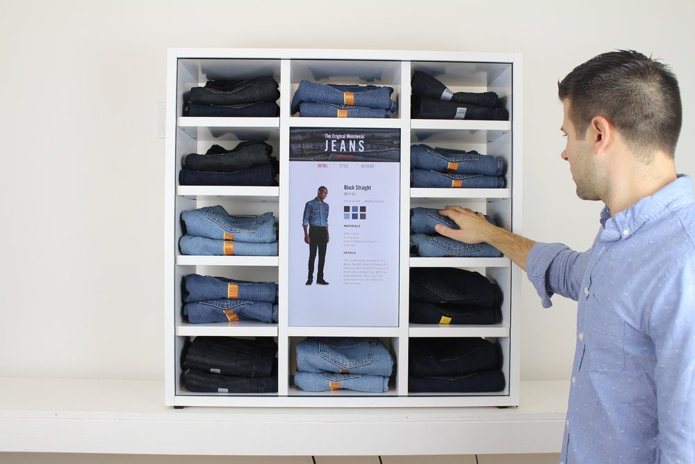 청바지를 고르면 어울리는 제품을 추천해주는 Frame Jeans Display