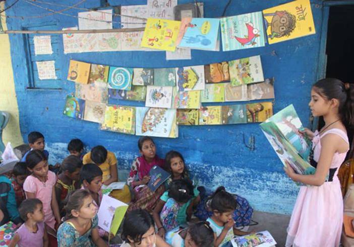 인도의 9살짜리 소녀가 연, 무칸 도서관
