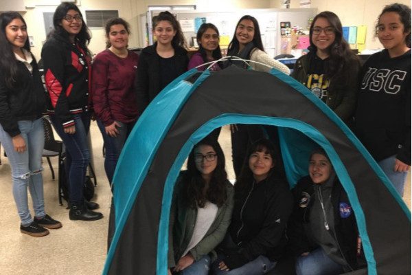 10대 소녀들이 만든 여성 노숙자를 위한 태양광 텐트